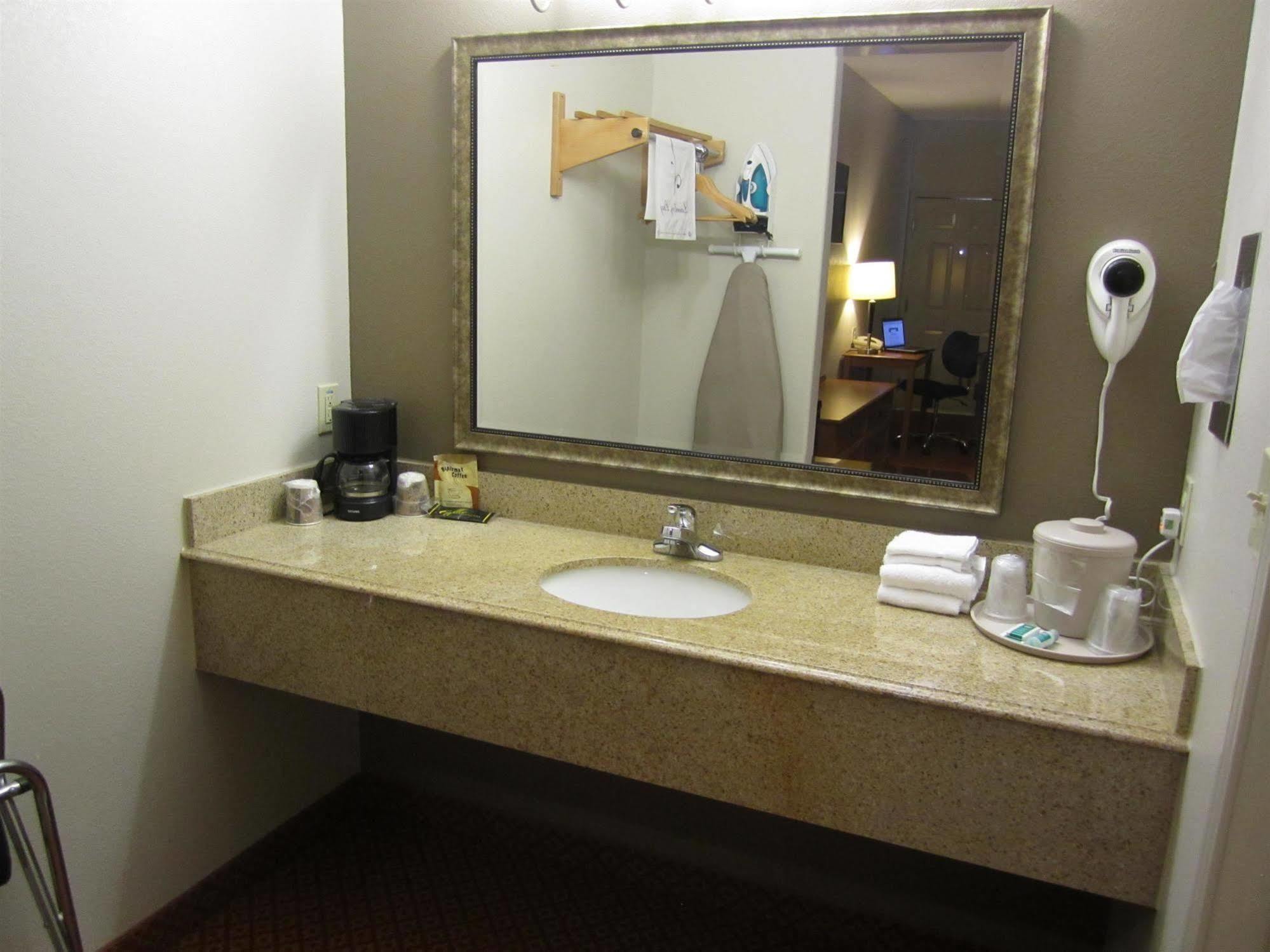 Executive Inn & Suites - Jewett Εξωτερικό φωτογραφία